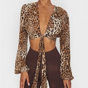 PRETTYLITTLETHING Plunge Leopard Print Top